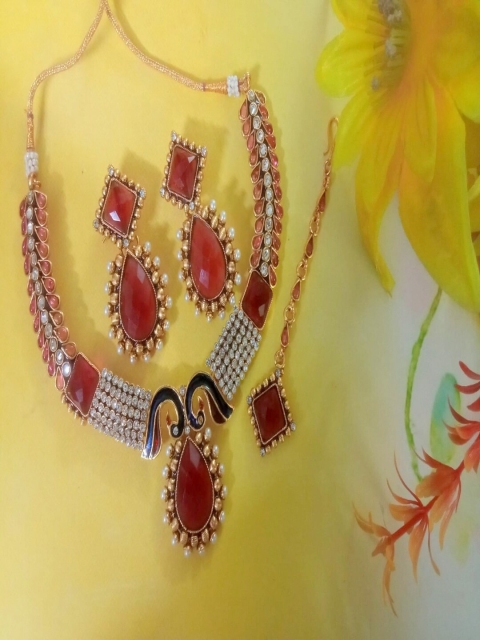 

Runjhun Women Gold-Plated Pink & White Stone-Studded Jewellery Set