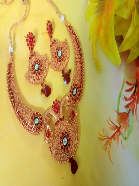 

Runjhun Gold-Plated Pink Stones Studded & Beaded Traditional Jewellery Set