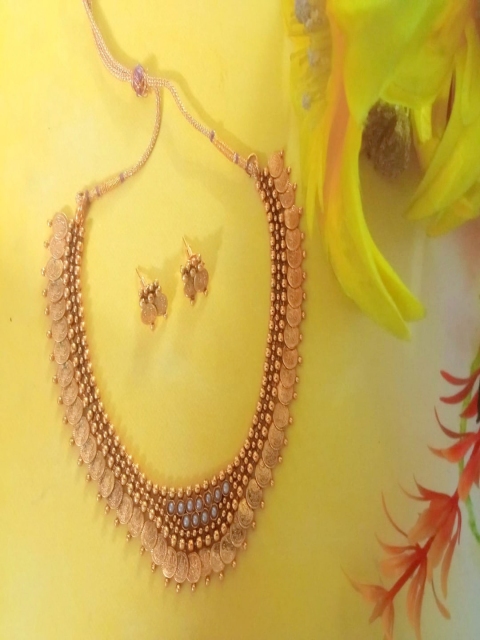

Runjhun Gold-Plated Beaded Traditional Jewellery Set