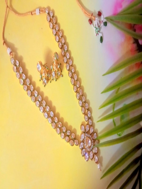 

Runjhun Gold-Plated & Kundan Studded Traditional Jewellery Set