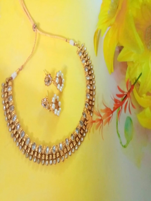 

Runjhun Gold-Plated White Stone-Studded & Pearl Beaded Jewellery Set