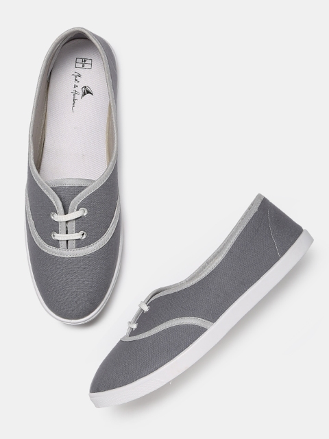 

Mast & Harbour Women Grey Sneakers, Black