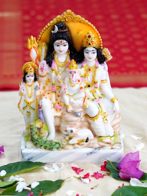 

Glalery99 White & Gold-Toned Printed Shiv Parivar Idol Marble Showpiece