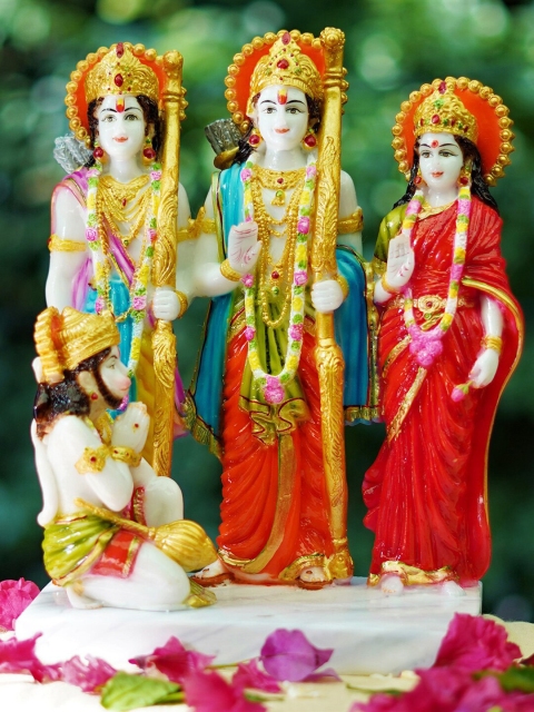 

Gallery99 Red & White Ram Darbar Marble Showpiece
