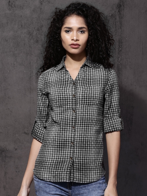 

Roadster Women Black & White Slim Fit Checked Casual Shirt