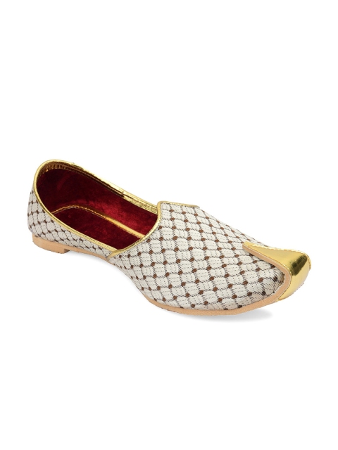 

DESI COLOUR Men Silver-Toned Woven Design Mojaris