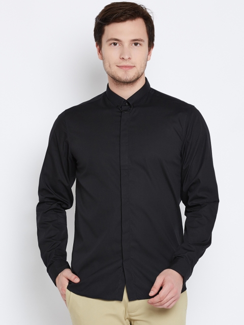 

Blackberrys Men Black Trim Fit Solid Casual Shirt