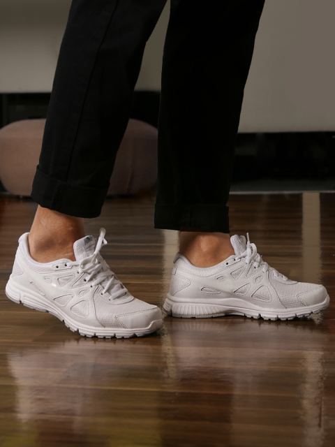 

Nike Boys White GS Running Shoes