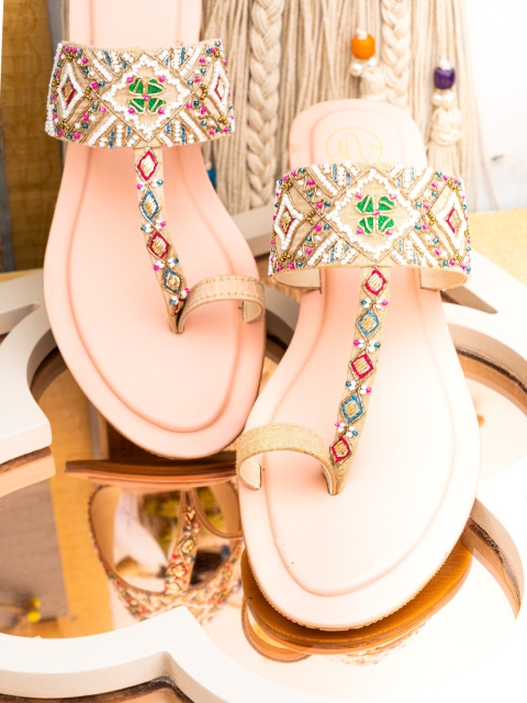 

NR By Nidhi Rathi Women Peach-Coloured Embellished Ethnic One Toe Flats