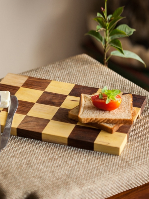 

ExclusiveLane Chess Patterned Cheese Board, Brown