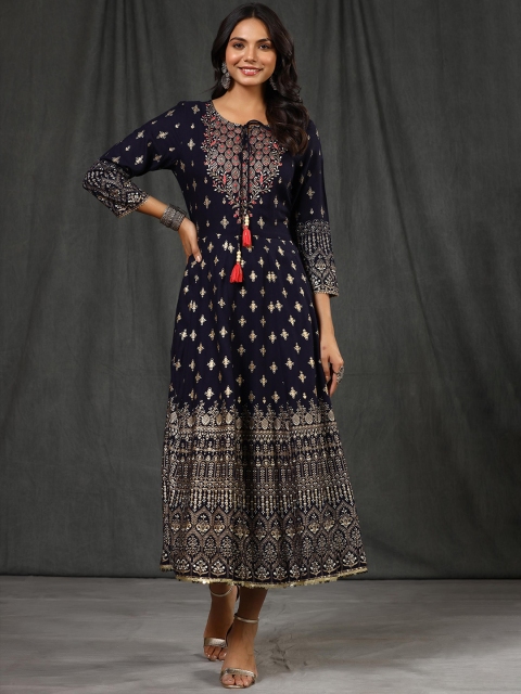 

SCAKHI Women Navy Blue Ethnic Motifs Printed Keyhole Neck Thread Work Indigo Kurta