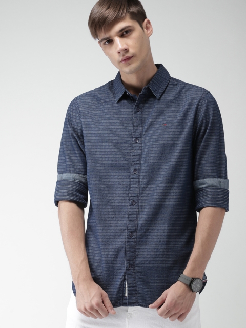 

Tommy Hilfiger Men Blue Regular Fit Striped Casual Shirt