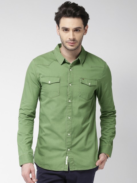 

Tommy Hilfiger Men Green Regular Fit Solid Casual Shirt