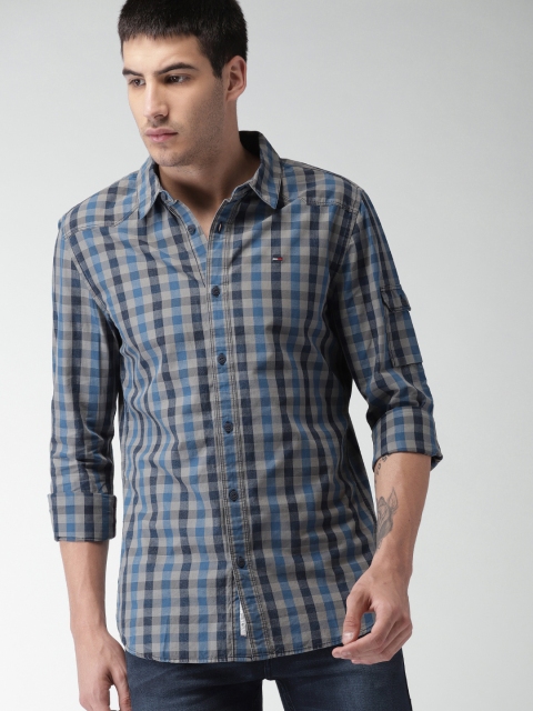 

Tommy Hilfiger Men Blue & Grey Regular Fit Checked Casual Shirt