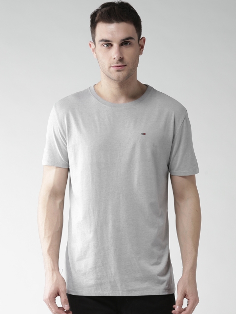 

Tommy Hilfiger Men Green Solid Round Neck T-shirt