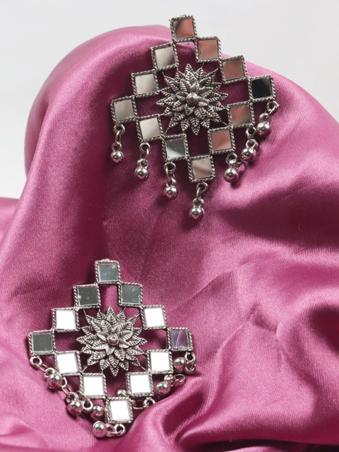 

Krelin White & Silver Brass-Plated Oxidized Square Drop Earrings