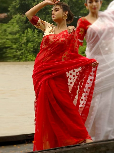 

AllSilks Red Floral Jamdani Saree