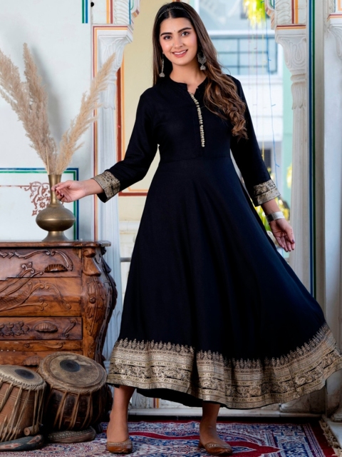 

Fusion Threads Women Black Solid Anarkali Kurta