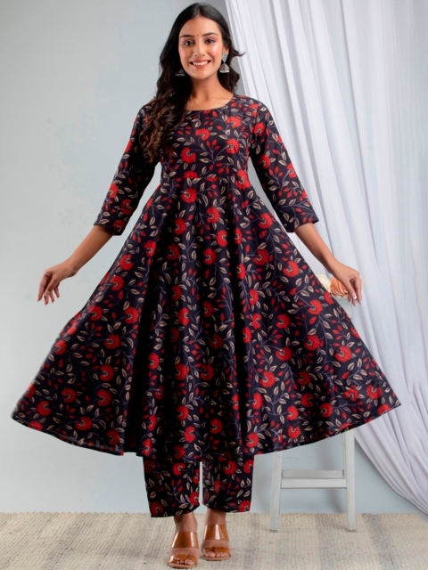 

Fusion Threads Women Black Floral Printed Kurta with Trousers & Dupatta