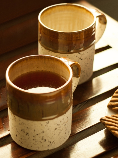 

ExclusiveLane Set of 2 Brown & Off-White Handcrafted Cups