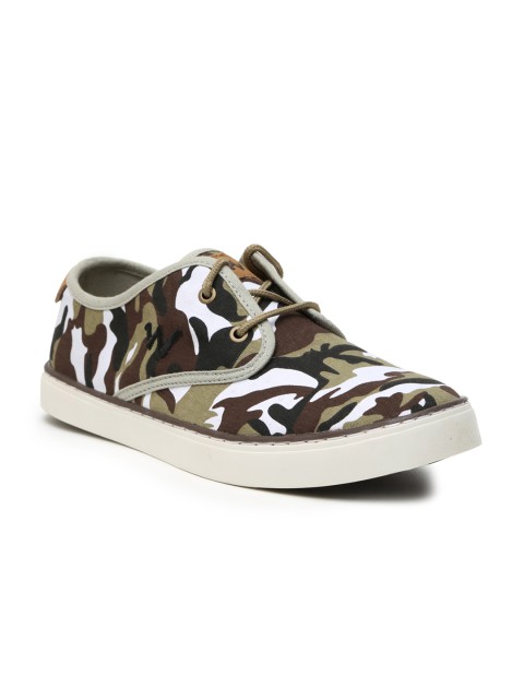 

Wildcraft Men Brown Printed Bunker Sneakers