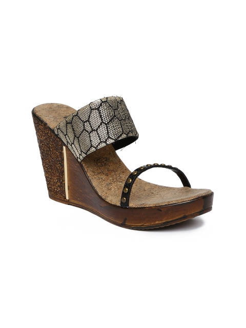 

Inc 5 Women Gold-Toned & Black Printed Sandals