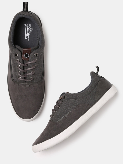 

Roadster Men Grey Sneakers