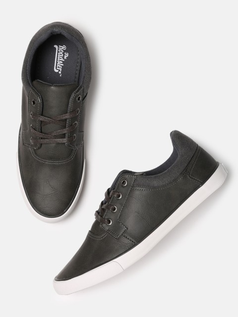 

Roadster Men Grey Sneakers