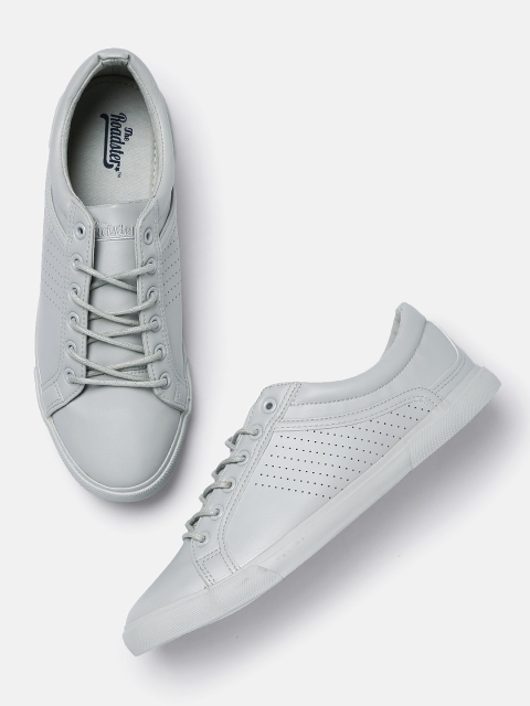 

Roadster Men Grey Sneakers