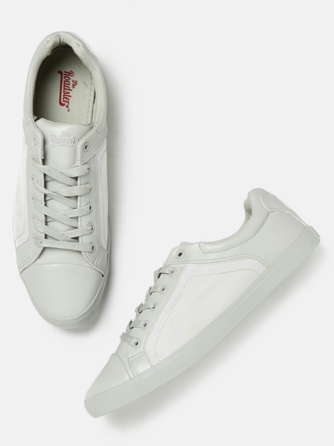 

Roadster Men Grey Sneakers