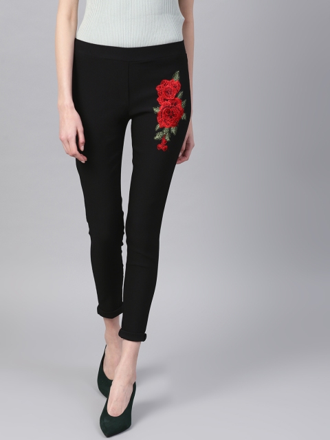

SASSAFRAS Black Solid Skinny Fit Crop Jeggings with Applique Detail