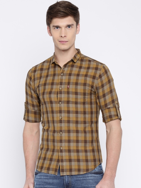 

Levis Men Brown Classic Slim Fit Checked Casual Shirt