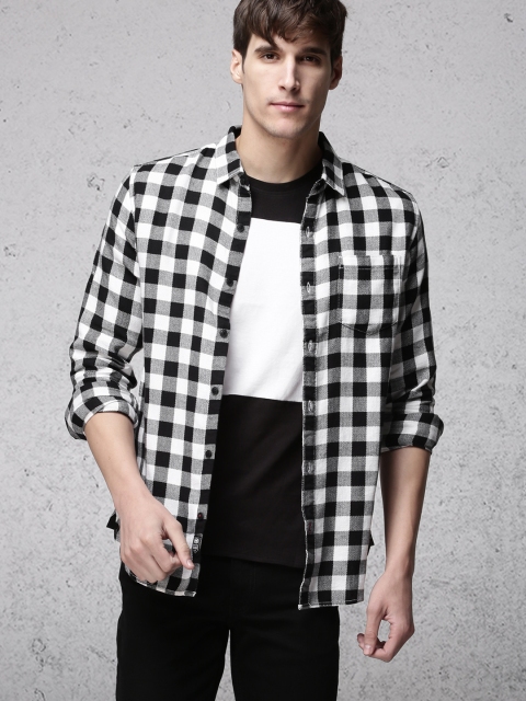 

Ecko Unltd Men Black & White Regular Fit Checked Casual Shirt