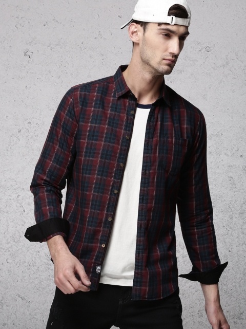 

Ecko Unltd Men Maroon & Black Regular Fit Checked Casual Shirt