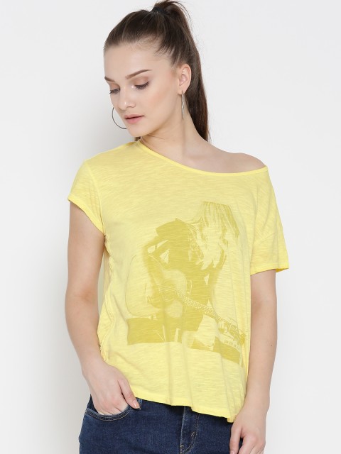 

Levis Women Yellow Printed Round Neck T-shirt