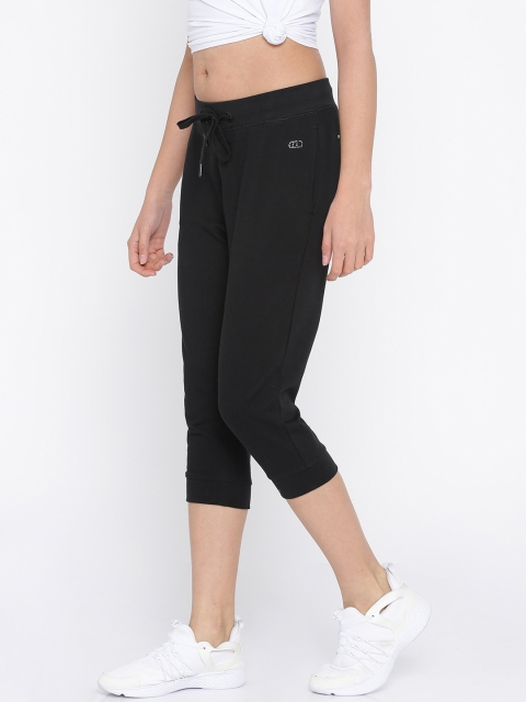 

Ajile by Pantaloons Women Black Solid Regular Fit Capris