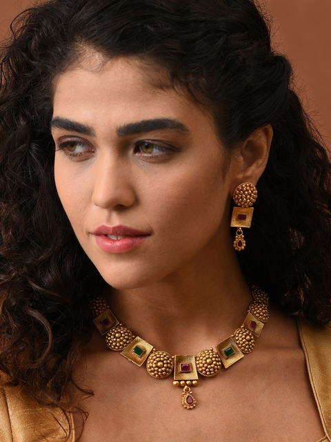 

SOHI Women Green & Pink Gold-Plated Artificial Stones Studded Jewellery Set