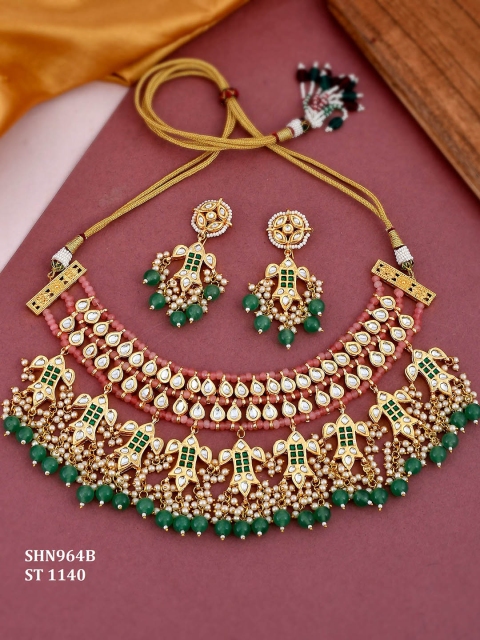 

DASTOOR Women Green & Pink Gold-Plated Kundan-Studded Jewellery Set