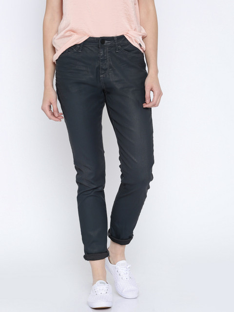 

Voi Jeans Women Grey Blade Fit Solid Regular Trousers