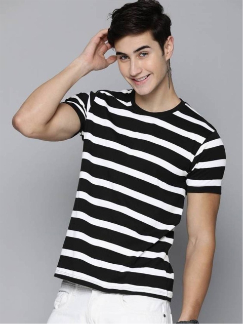 

Rodzen Men Black & White Printed Pure Cotton Slim Fit T-shirt