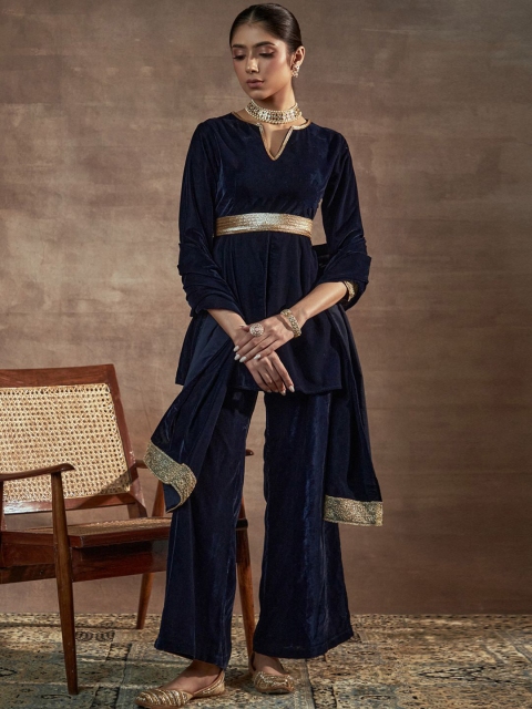 

Alaya By Stage3 Women Navy Blue & Gold-Toned Thread Work Velvet Kurta