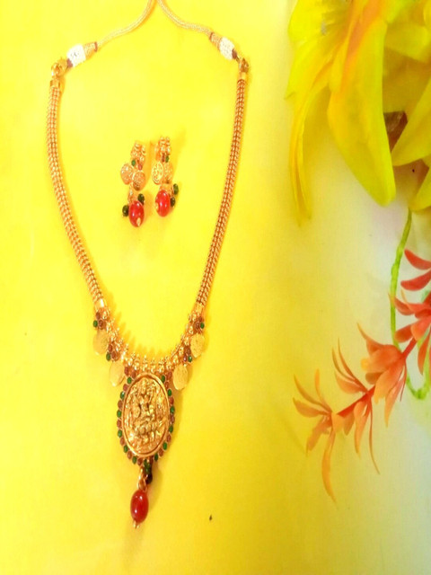 

Runjhun Women Red& Green Kundan Gold-Plated Studded Jewellery Set