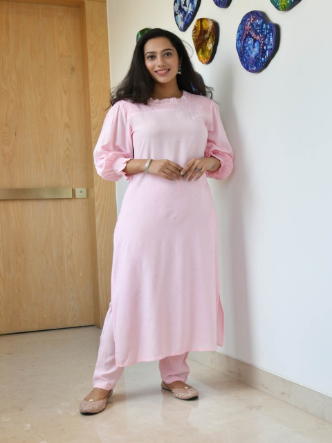 

Aaheli Women Pink Kurta with Trousers
