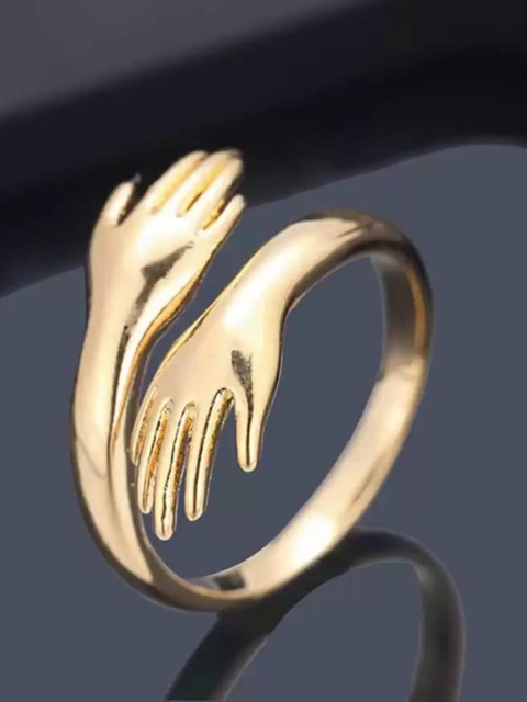

Fashion Frill Gold-Plated Closed Hand Adjustable Ring