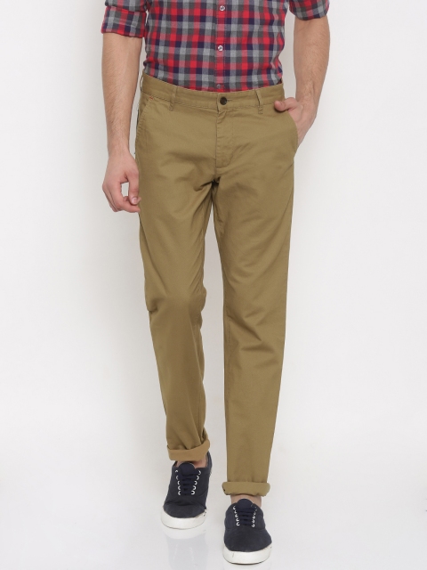 

Arrow Sport Men Khaki Chrysler Tapered Fit Solid Chinos