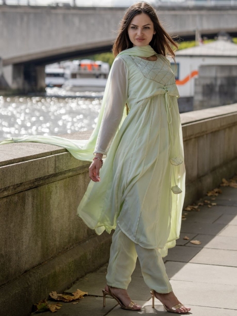 

HOUSE OF JAMOTI Women Green Embroidered Kurta with Trousers & With Dupatta