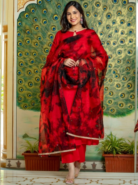 

HOUSE OF JAMOTI Women Red Kurta with Trousers