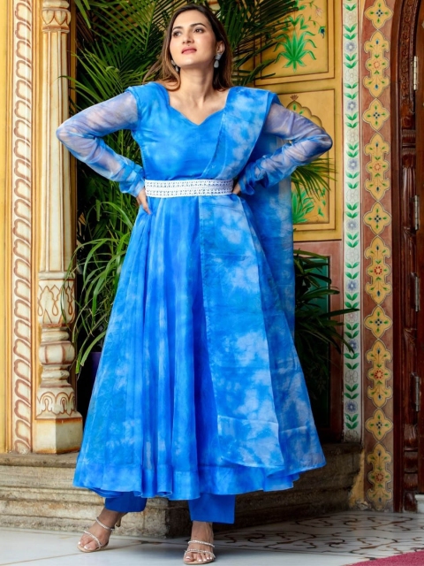 

HOUSE OF JAMOTI Women Blue Floral Printed Kurta with Trousers & With Dupatta