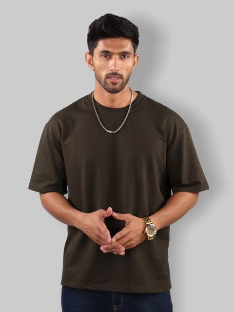 

The Label Bar Men Green V-Neck Boxy T-shirt
