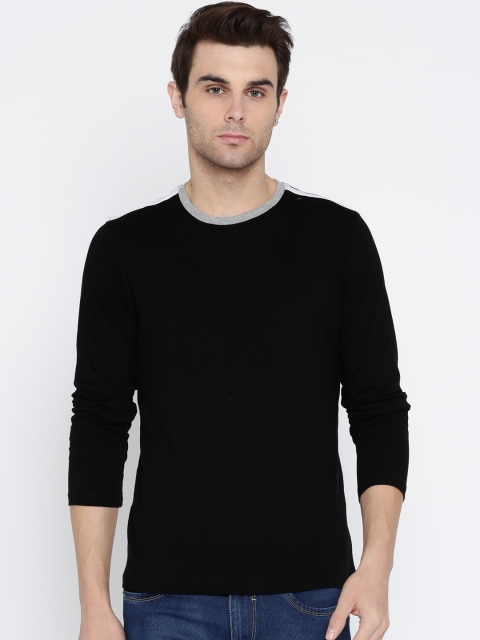 

INVICTUS Men Black Solid Round Neck T-shirt